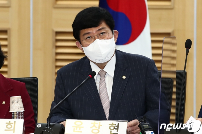 (서울=뉴스1) 유승관 기자 = 윤창현 국민의힘 디지털자산특별위원장이 11일 서울 여의도 국회 의원회관에서 열린 제3차 민·당·정 간담회 및 디지털자산특별위원회 출범식에서 인사말을 하고 있다. (공동취재) 2022.8.11/뉴스1  Copyright (C) 뉴스1. All rights reserved. 무단 전재 및 재배포 금지.