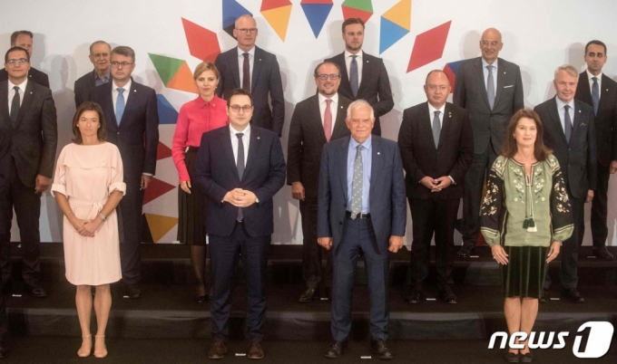 EU, 8번째 대러 제재…러시아산 원유에 가격 상한선 도입 - 머니투데이 Eu, 8번째 대러 제재…러시아산 원유에 가격 상한선 도입 - 머니투데이