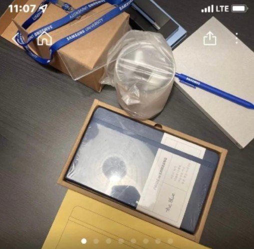 삼성전자 신입으로 추정되는 판매자가 '당근마켓'에 올린 사진/사진=온라인 커뮤니티