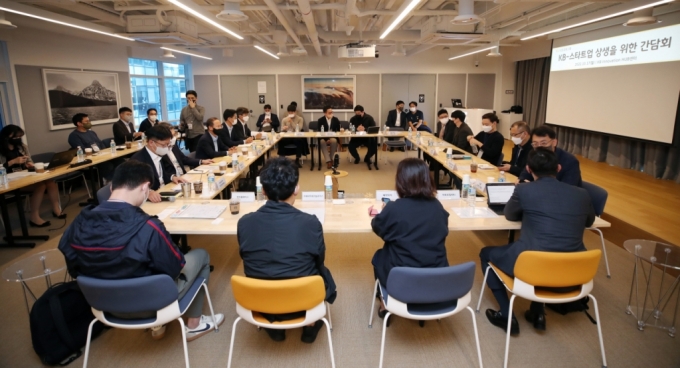 KB금융이 17일 KB이노베이션허브 센터에서 스타트업 상생을 위한 간담회를 개최했다. /사진=김휘선 기자 hwijpg@