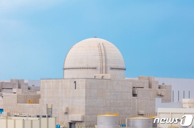 (서울=뉴스1) = 6일 한국전력에 따르면 우리나라가 처음 수출한 원자력 발전인 아랍에미리트(UAE) 바라카 원전이 상업운전을 시작했다고 공식 발표했다. 사진은 바라카원전 1호기의 모습. (한국전력 제공) 2021.4.6/뉴스1  