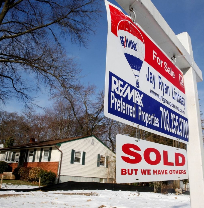 A &quot;SOLD&quot; sign hangs in front of a house in Vienna, on the day the National Association of Realtors issues its Pending Home Sales for February report, in Virginia/==1