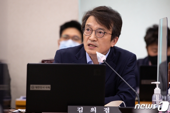 김의겸 더불어민주당 의원이 이달 11일 국회 법제사법위원회의 감사원 국정감사에서 의사진행발언을 하고 있다. /사진=뉴스1