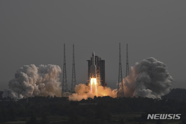 4�� ���� 8�� ���� �߱��� â�� 5Bȣ ���� ������ �߶� ���� ����. /����=���б��������ź� ����