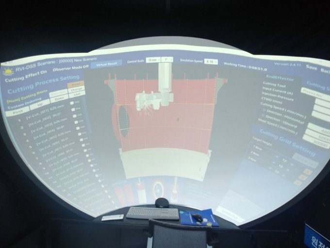 원전 해체를 위한 수중 레이저 플라즈마 절단 모의 훈련용 시뮬레이터. / 사진제공=한국기계연구원