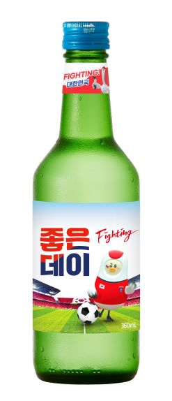 한국 축구팀을 응원 좋은데이 한정판./사진제공=무학