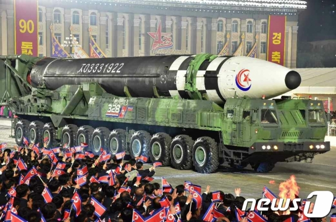 ( 뵿Ź=1) =  뵿  뵿Ź 15 ź̻(ICBM) &#039;ȭ-17&#039; ߻   뵿 Ѻ   1鿡 ߴ.    2020 1010 뵿 â     ȭ-17. Ź &quot;3 ü ,   ְ ϸ 츮 &#039;ȭ-17&#039;  츮  ι  ư ָ  ƿö&quot; ߴ.     [ 밡.  . DB . For Use Only in the Republic of Korea. Redistribution Prohibited]  rodongphoto@news1.kr  Copyright (C) 1. All rights reserved.     .