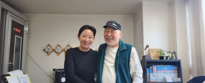 고 김정호의 선배인 김도향과 후배인 채은옥이 25일 열리는 '김정호 추모콘서트'에 함께 출연한다. 두 사람은 김정호와 각별한 인연으로 그의 음악세계와 삶에 대한 얘기 보따리를 풀었다. /사진=김고금평 기자