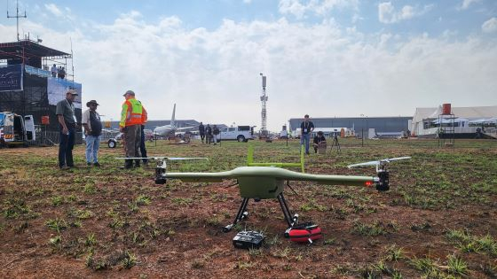 남아공 한 공항에서 테스트를 위해 대기중인 나르마 틸트로터 배송 드론 AF 시리즈/사진=나르마