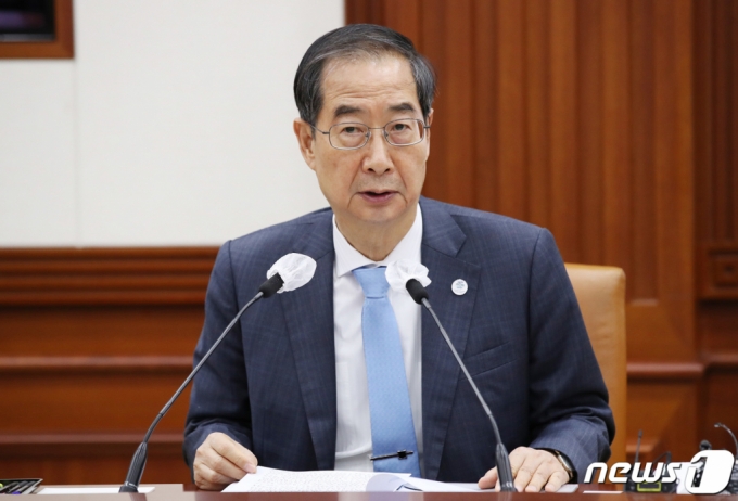 한덕수 국무총리가 24일 서울 종로구 정부서울청사에서 열린 국정현안관계장관회의를 주재하고 있다. /사진=뉴스1 Copyright (C) 뉴스1. All rights reserved. 무단 전재 및 재배포 금지.