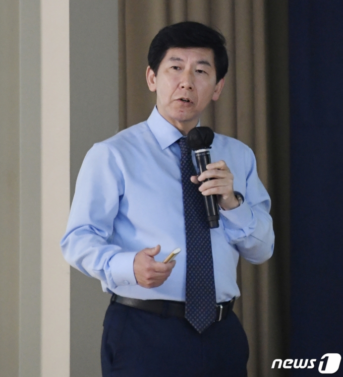 (서울=뉴스1) = 최상대 기획재정부 차관이 25일 서울 중구 예금보험공사에서 열린 '재정비전2050 컨퍼런스'에서 기조연설을 하고 있다. (기획재정부 제공) 2022.11.25/뉴스1 Copyright (C) 뉴스1. All rights reserved. 무단 전재 및 재배포 금지.
