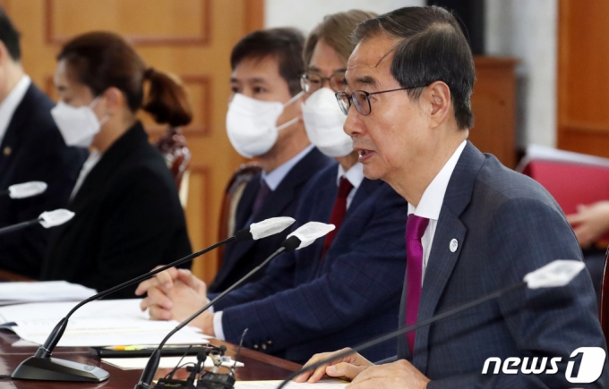 (서울=뉴스1) 김명섭 기자 = 한덕수 국무총리가 25일 오후 서울 종로구 세종대로 정부서울청사에서 열린 규제개혁위원회에서 모두 발언을 하고 있다. 2022.11.25/뉴스1 Copyright (C) 뉴스1. All rights reserved. 무단 전재 및 재배포 금지.
