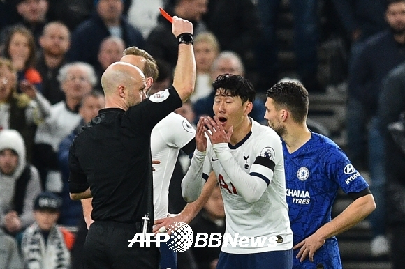 2019 12 ÿÿ 2019-2020 ױ۷ ̾(EPL) 18忡 ֽ ֽ  ؼ Ϸ    Ͽ Ÿ    ÷ȴٴ  ī带   Ȳ ϰ ִ. Ϸ   ѱ ǥ  ٴ 28  2022 īŸ  H 2 ֽ ֽ д.AFP ڷ 1