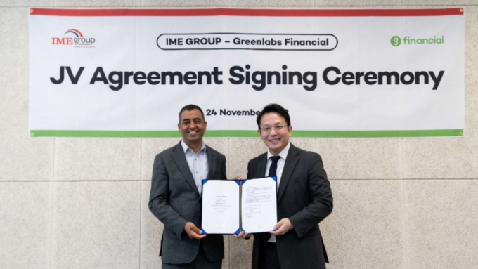 지난 24일 합작회사 설립 계약식에 참석한 김찬호(오른쪽) 그립랩스파이낸셜 대표와 헴 라즈 다칼 IME그룹 부회장 /사진제공=그린랩스파이낸셜