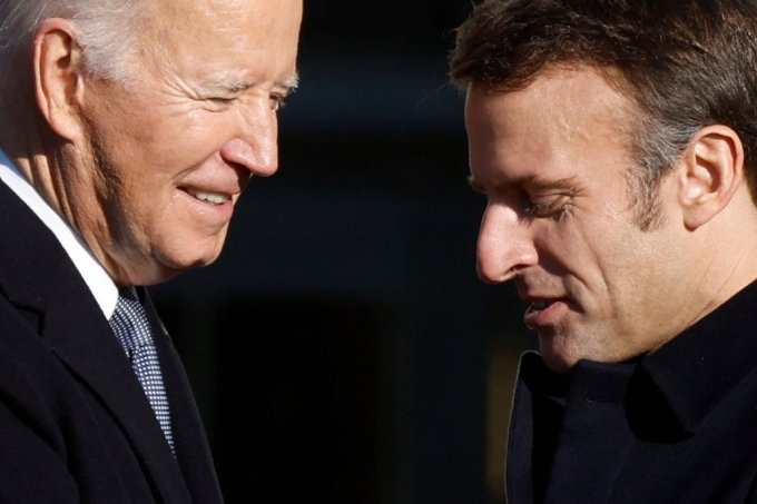 조 바이든 미국 대통령(왼쪽)과 에마뉘엘 마크롱 프랑스 대통령/로이터=뉴스1