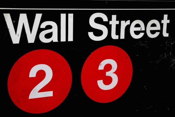 A sign for the Wall Street subway station in the financial district in New York City, U.S., August 23, 2018. REUTERS/Brendan McDermid/File Photo/사진=로이터=뉴스1