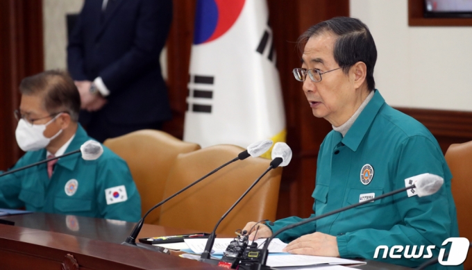 (서울=뉴스1) 김명섭 기자 = 한덕수 국무총리가 9일 오전 서울 종로구 세종대로 정부서울청사에서 열린 화물연대 집단운송거부 관계장관회의 및 코로나19 중대본회의에서 모두 발언을 하고 있다. 2022.12.9/뉴스1 Copyright (C) 뉴스1. All rights reserved. 무단 전재 및 재배포 금지.