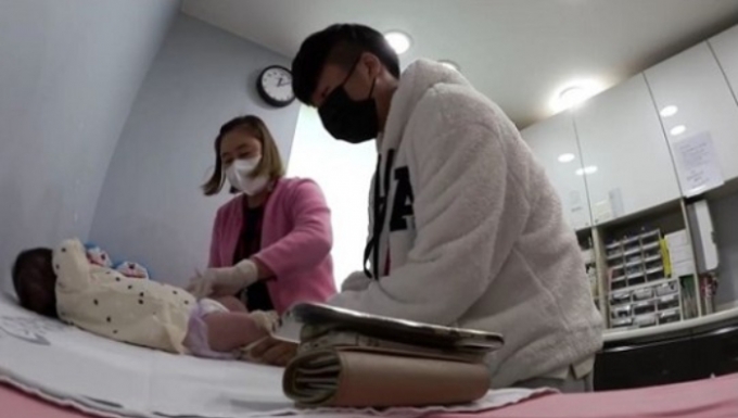19세 임신' 고딩맘, 子 두고 남사친과 데이트… 19세 임신' 고딩맘, 子 두고 남사친과 데이트…