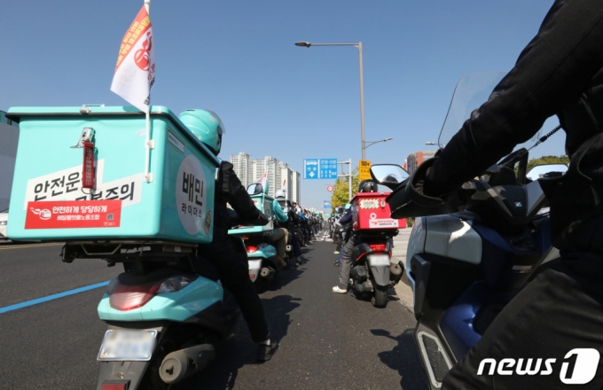배달라이더 등 플랫폼종사자 80만명…월평균 수입 146만원 - 머니투데이 배달라이더 등 플랫폼종사자 80만명…월평균 수입 146만원 - 머니투데이