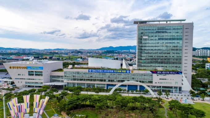 광주광역시는 29일 신세계프라퍼티가 제출한 ‘그랜드 스타필드 광주 복합쇼핑몰’ 사업계획서 원본을 시 홈페이지를 통해 시민에게 공개했다. /사진제공=광주광역시.