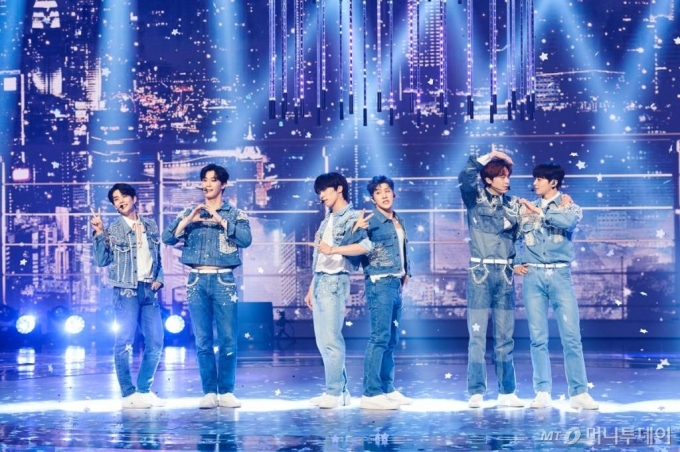 그룹 아스트로가 31일 오후 방송된 2021 MBC 가요대제전에서 멋진 무대를 펼치고 있다. /사진제공=MBC 2021.12.31 /사진=이동훈 기자 photoguy@