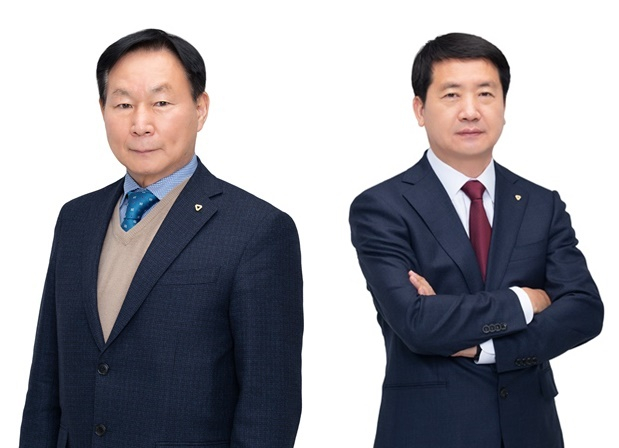 (왼쪽부터)태광산업 조진환 석유화학본부 대표이사, 정철현 첨단소재사업본부 대표이사/사진=태광산업