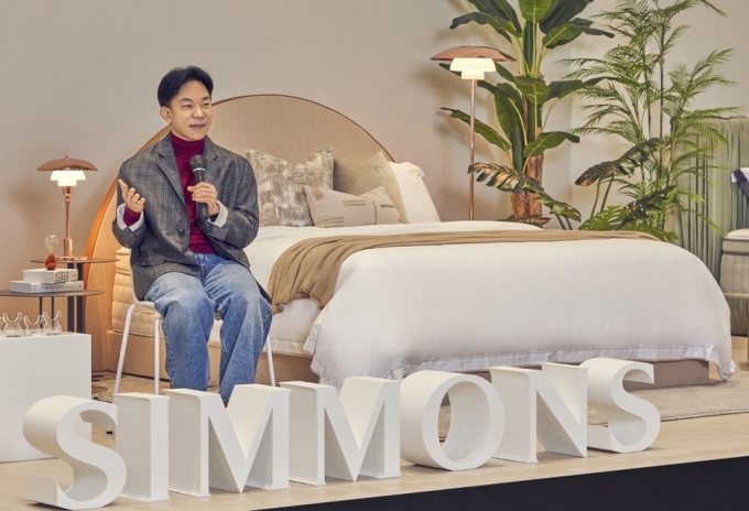 안정호 시몬스 대표가 기자간담회를 갖고 있다./사진=시몬스