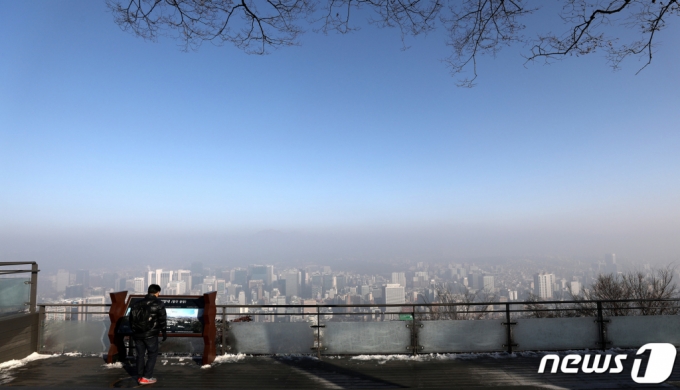 미세먼지·황사 덮쳐 내일도 잿빛…추위 풀려 낮 4~14도[내일 날씨] - 머니투데이