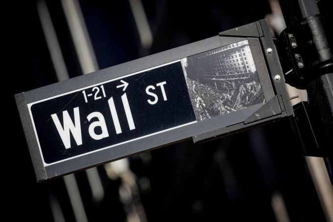 A street sign for Wall Street is seen in the financial district in New York, U.S., November 8, 2021. REUTERS/Brendan McDermid/==1