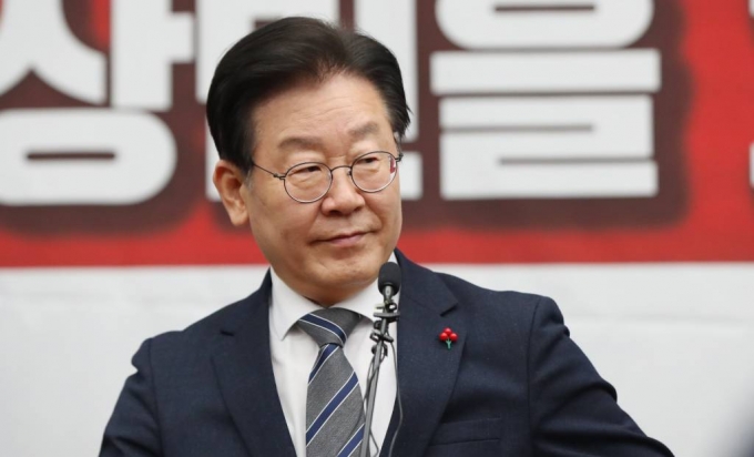 이재명 더불어민주당 대표가 17일 오후 서울 여의도 국회에서 열린 의원총회에 참석해 발언하고 있다. / 사진제공=뉴시스
