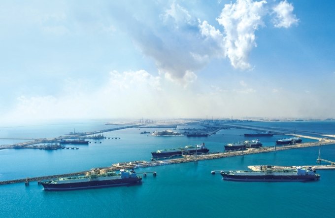 카타르 북부 라스파판 액화천연가스(LNG) 플랜트 터미널에 정박 중인 선박들 /사진=카타르에너지 홈페이지