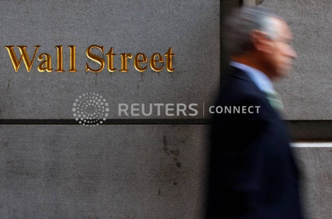 A man walks along Wall Street in New York September 18, 2008. REUTERS/Eric Thayer/File Photo