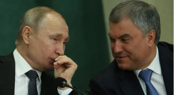 블라디미르 푸틴 러시아 대통령(왼쪽)과  뱌체슬라프 볼로딘 러시아 하원의장 /AFPBBNews=뉴스1