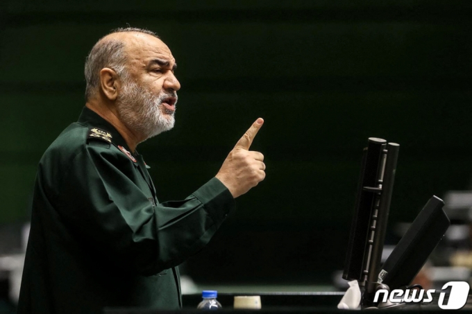 (테헤란 AFP=뉴스1) 우동명 기자 = 호세인 살라미 이란 혁명수비대 총사령관이 22일(현지시간) 테헤란 의회에서 연설을 갖고 “혁명수비대(IRGC)를 테러 단체 목록에 올리려는 유럽연합(EU)의 움직임은 실수”라고 밝히고 있다.  ⓒ AFP=뉴스1  Copyright (C) 뉴스1. All rights reserved. 무단 전재 및 재배포 금지.