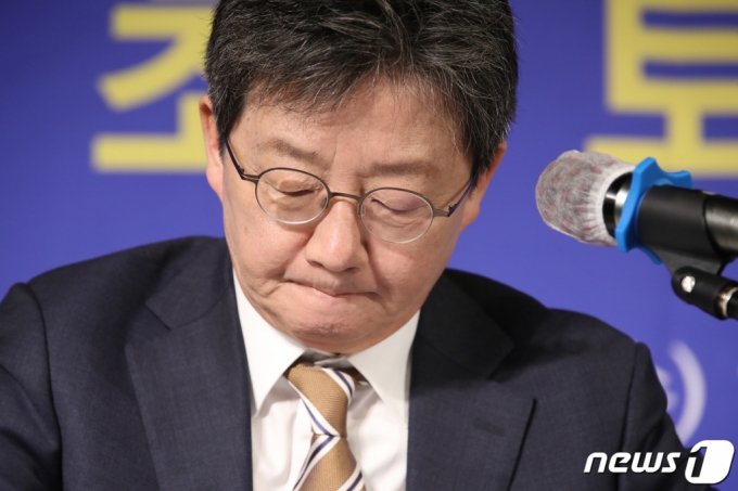 국민의힘 당권주자로 꼽히는 유승민 전 의원이 11일 오전 대구 남구 이천동 대구아트파크에서 열린 대구·경북 중견언론인모임 아시아포럼21 주최 '제110회 릴레이 정책토론회'에 참석해 모두 발언을 준비하고 있다. /사진=뉴스1.