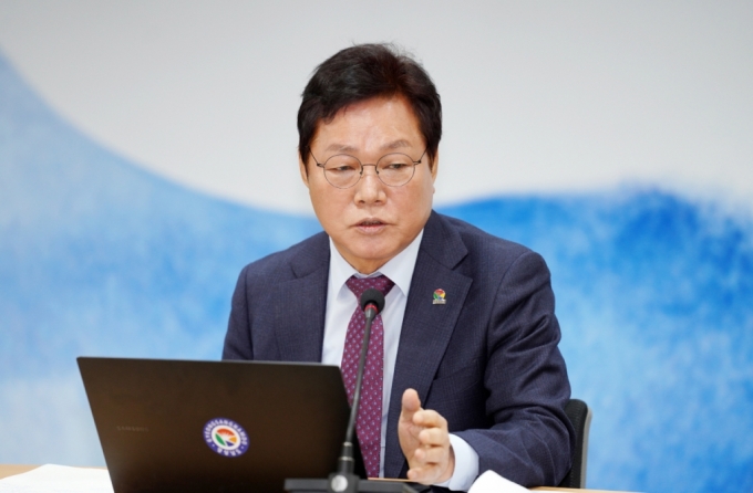 박완수 경남도지사가 25일 실국본부장회의를 하고 있다./사진제공=경남도