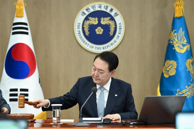 윤석열 대통령이 25일 서울 용산 대통령실 청사에서 열린 국무회의를 주재하고 있다. (사진=대통령실 제공) /사진=뉴시스
