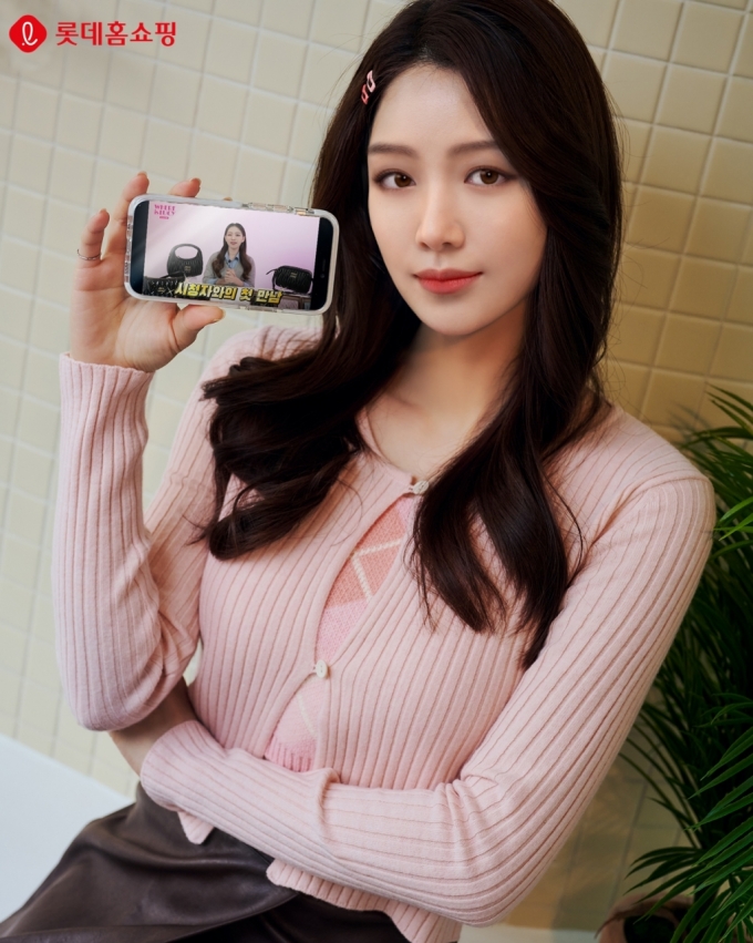 롯데홈쇼핑이 개발한 가상인간 &#039;루시&#039;의 모습/사진= 롯데홈쇼핑 제공