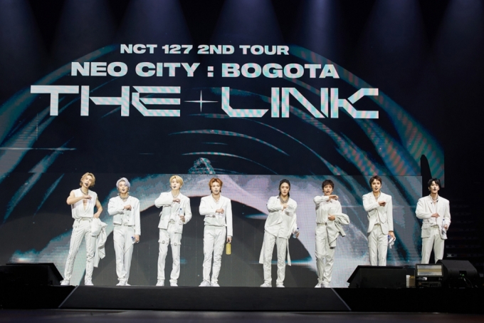  ۾ NCT 127, ݷҺ 1 Ը ù ܵ ܼƮ 