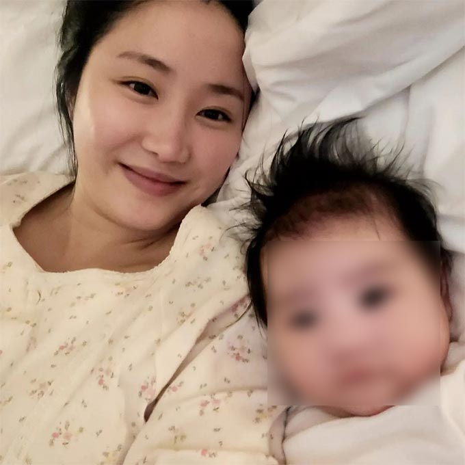 그룹 천상지희 출신 뮤지컬 배우 선데이와 그의 딸./사진=선데이 인스타그램