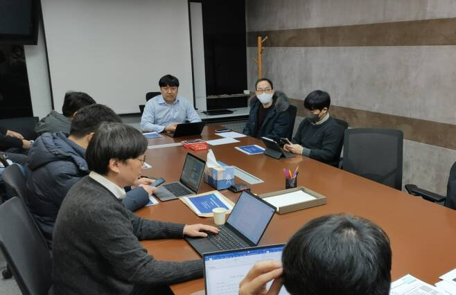 메쉬코리아 사내이사진이 25일 오전 이사회를 열고 창업자 유정범 의장에 대한 해임안과 hy(한국야쿠르트)로의 매각딜에 대한 안건을 의결했다. /사진=최태범 기자