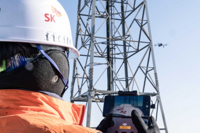 SKT, 드론·AI로 75m 통신탑 안전 관리…"점검시간 95%↓"