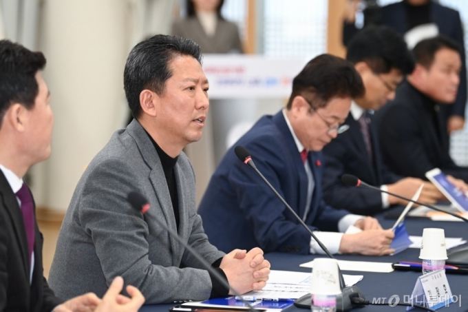 31일 김장호 구미시장이 금오공대에서 열린 지역사업기반 인재양성체계 구축 업무협약식에 참석해 인사말을 하고 있다./사진=구미시