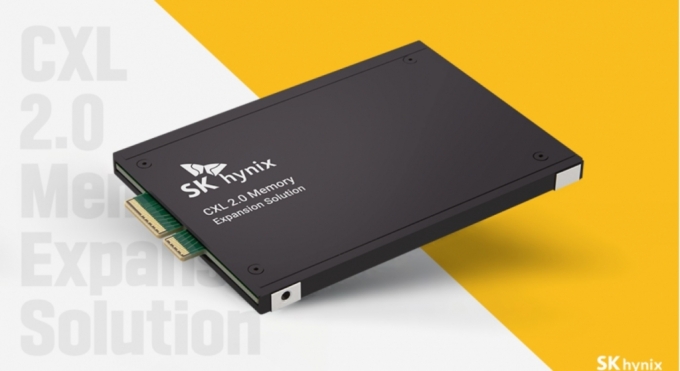 SK하이닉스가 개발한 DDR5 DRAM 기반 첫 CXL 메모리 샘플. / 사진 = SK하이닉스 제공