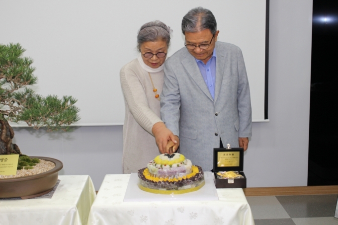 강병중 넥센그룹 회장(오른쪽)과 부인 고 김양자 씨./사진제공=넥센그룹