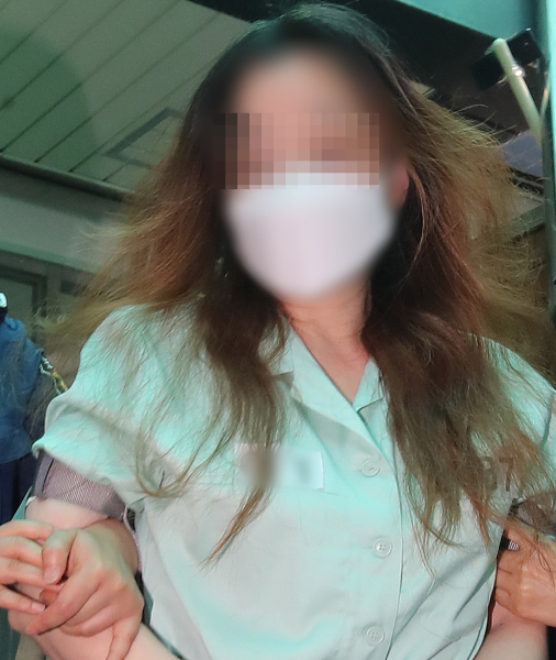 2021년 8월 17일 오후 대구지방법원 김천지원에서 열린 경북 구미 3세 여아 사망사건 1심 선고 공판에서 징역 8년형을 선고받은 '친모' 석모씨가 법원을 떠나고 있다. /사진=뉴스1