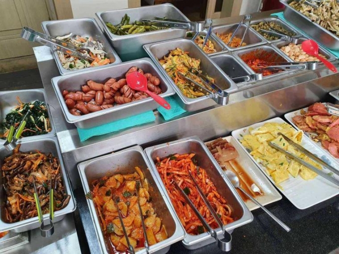 강원도 평창의 한 뷔페집 사진./사진=보배드림 캡처