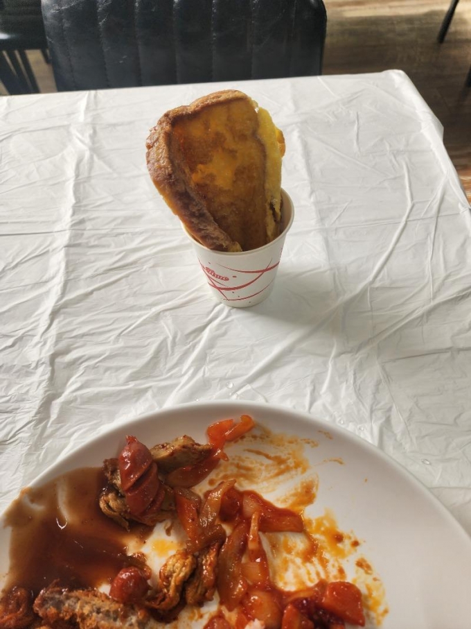 강원도 평창의 한 뷔페집에서 글쓴이가 제공받은 서비스 계란빵. /사진=보배드림 캡처
