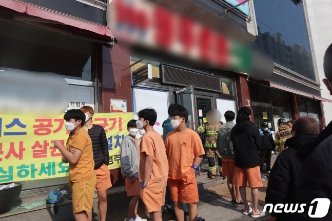 4  87  ûֽ    6¥  쳪ü       ̿밴  ο ִ 92 ϴ . /  = 1