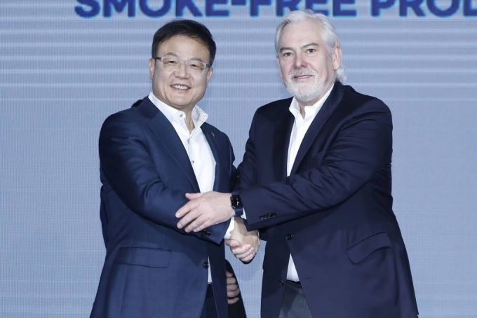[=ý] ֵ  = 30  ǵ ܷ ȣڿ KT&G ʸ𸮽 ͳų(PMI)  ڴ &#039;&#039; ؿ ǸŸ  ǰ   üߴ. 麹 KT&G , ý ũ PMI CEO  ü  Ǽ ϰ ִ. 2023.01.30.